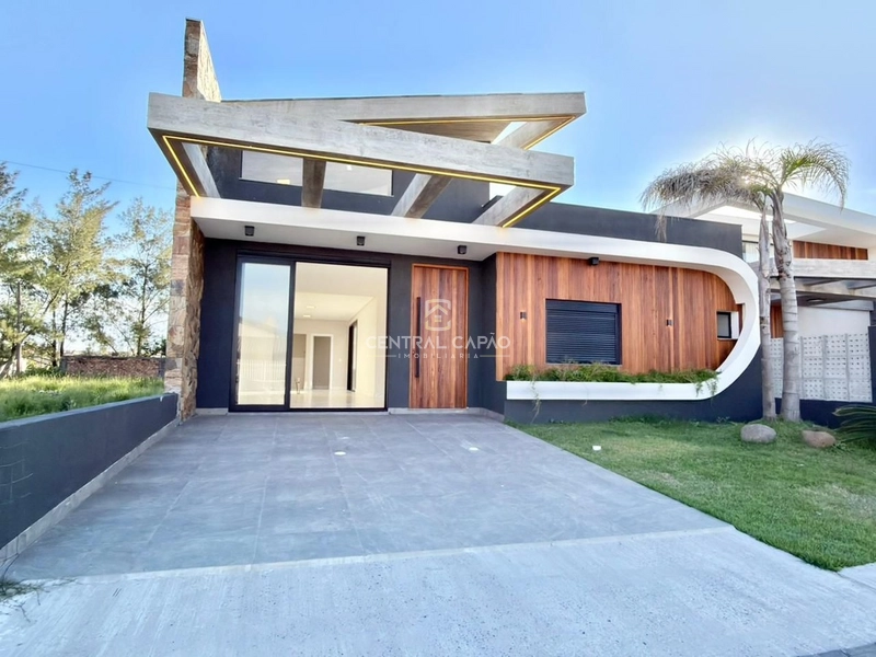 Casa 3 suítes pertinho do mar à venda em Capão da Canoa