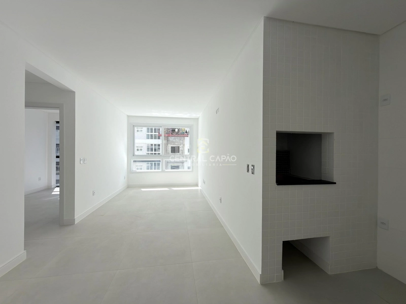 Apto 2 dormitórios com sacada de frente à venda em Capão da Canoa