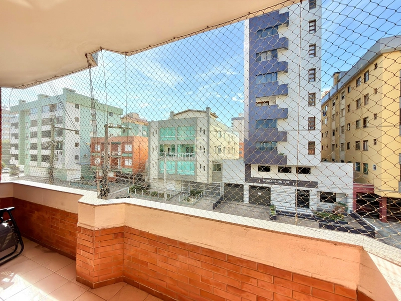 Apartamento 2 dormitórios com sacada de frente à venda em Capão