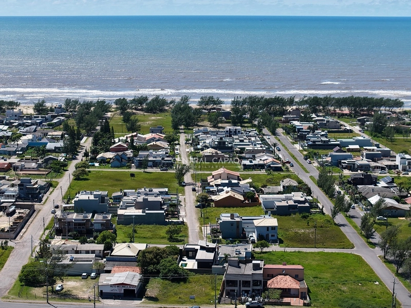Casa com piscina à duas quadras do mar à venda no bairro Guarani: 9ª foto da galeria de imagens do imóvel