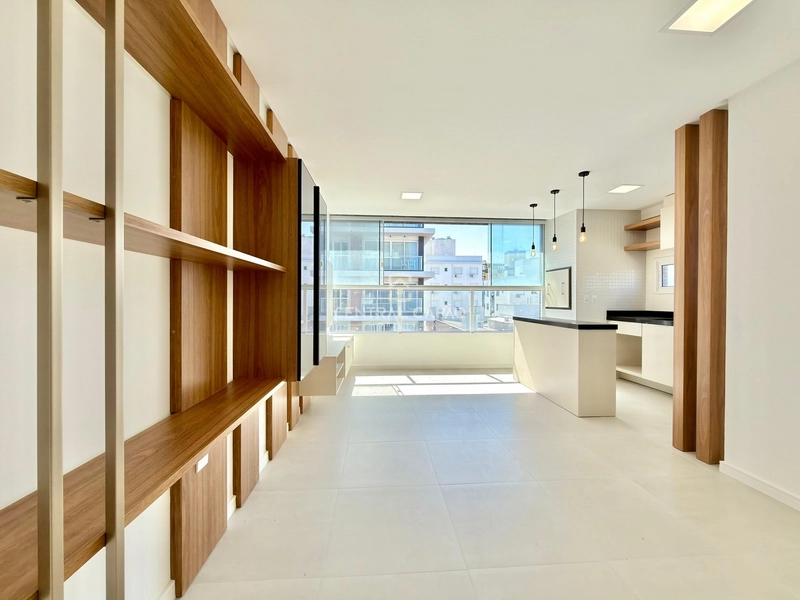 Apartamento 3 dormitórios com sacada de frente à venda em Capão