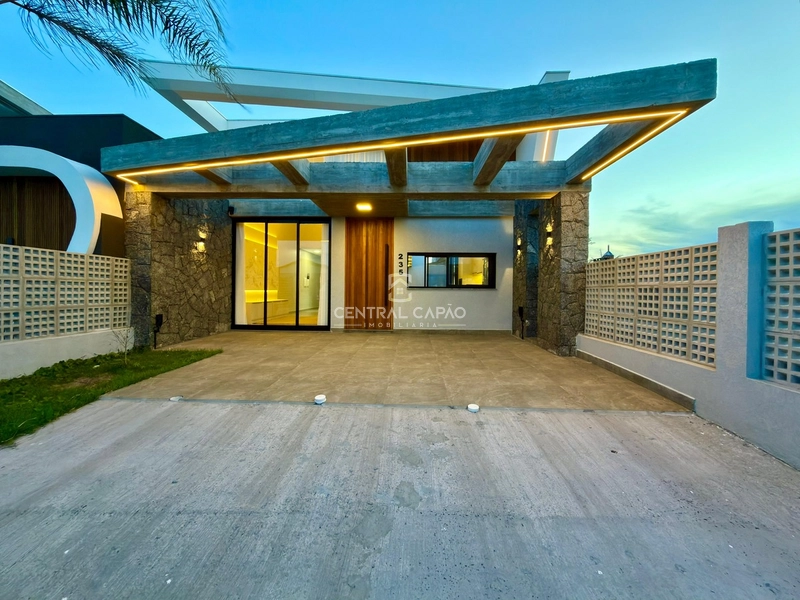 Casa 3 suítes bem pertinho do mar à venda em Capão da Canoa: 1ª foto da galeria de imagens do imóvel