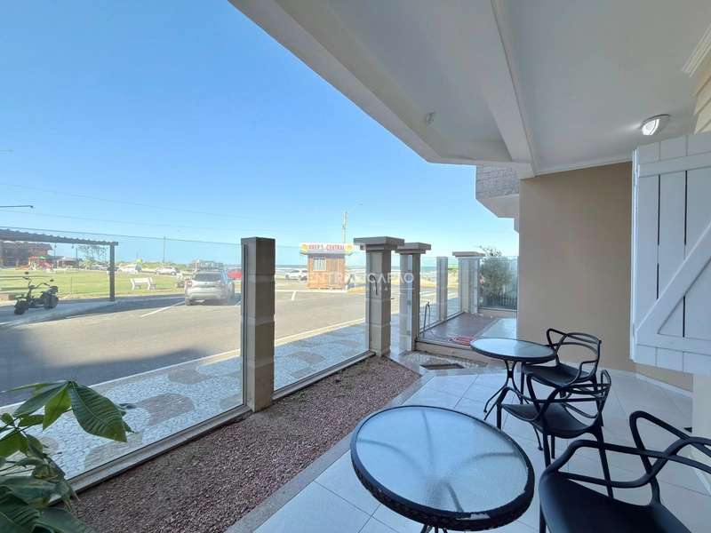 Raridade à venda, sobrado na Beira de Capão da Canoa: 3ª foto da galeria de imagens do imóvel