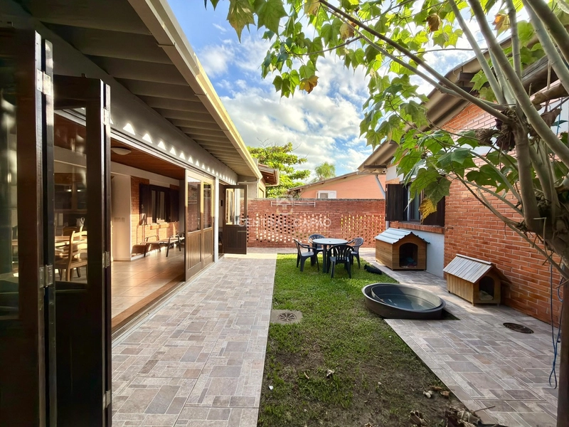 Casa 3 dormitórios à venda no centro de Xangri-Lá: 4ª foto da galeria de imagens do imóvel