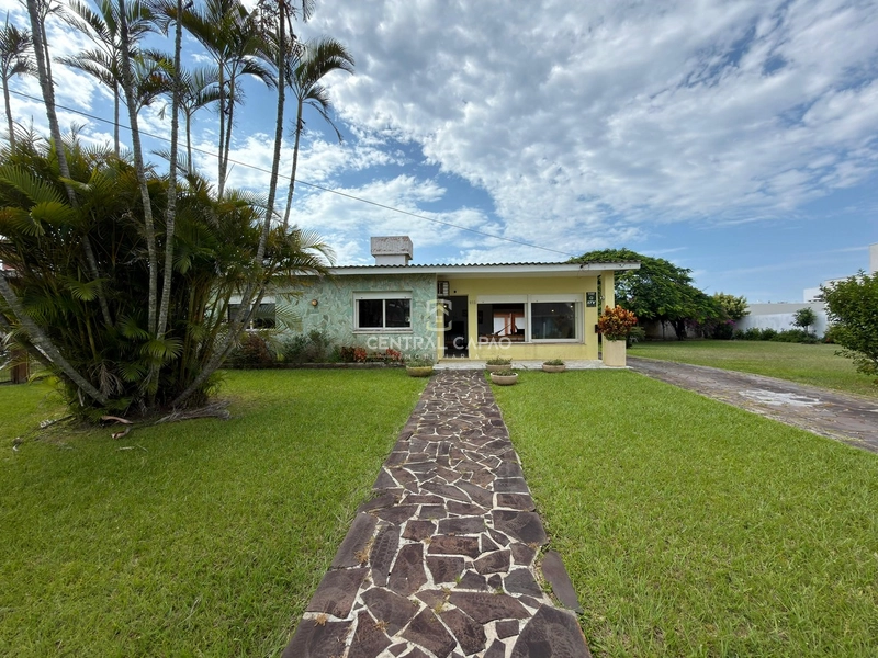 Casa com dois terrenos à venda em Atlântida: 1ª foto da galeria de imagens do imóvel