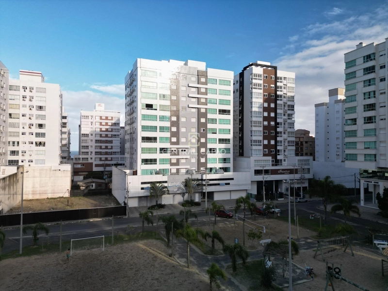 Apartamento 2 dormitórios de frente para praça à venda em Capão: 2ª foto da galeria de imagens do imóvel