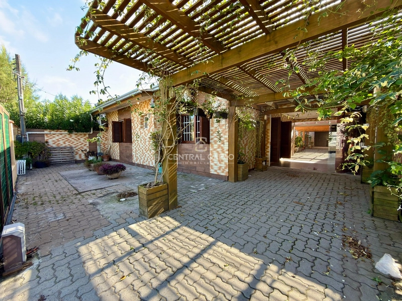 CASA A 300M DO MAR NO ARAÇÁ | AMPLO TERRENO + ANEXOS | CAPÃO DA CANOA: 2ª foto da galeria de imagens do imóvel