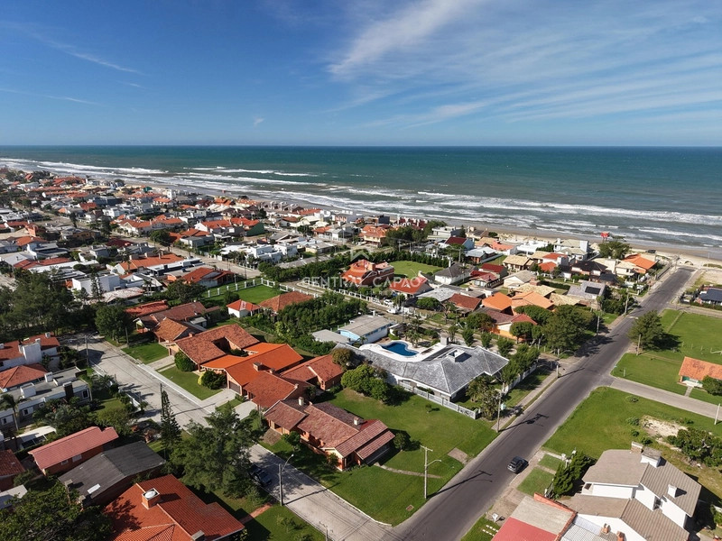 Casa em super lote à venda no Centro e próximo ao mar em Xangri-Lá: 3ª foto da galeria de imagens do imóvel