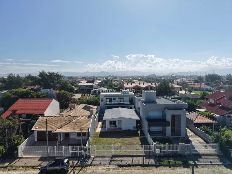 Duas casas no mesmo terreno à venda no Centro de Xangri-Lá: 2ª foto da galeria de imagens do imóvel