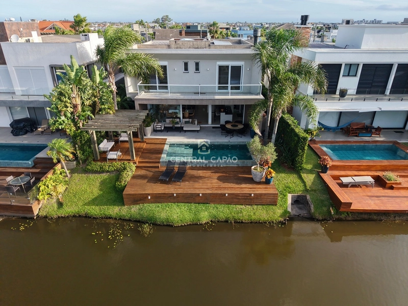 Sobrado beira lago à venda no condomínio Malibu: 2ª foto da galeria de imagens do imóvel