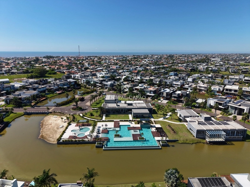 Sobrado beira lago à venda no condomínio Malibu: 50ª foto da galeria de imagens do imóvel