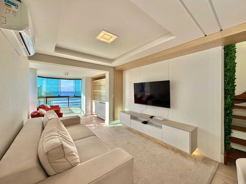 COBERTURA DUPLEX VISTA ETERNA DO MAR E FRENTE PARA PRAÇA