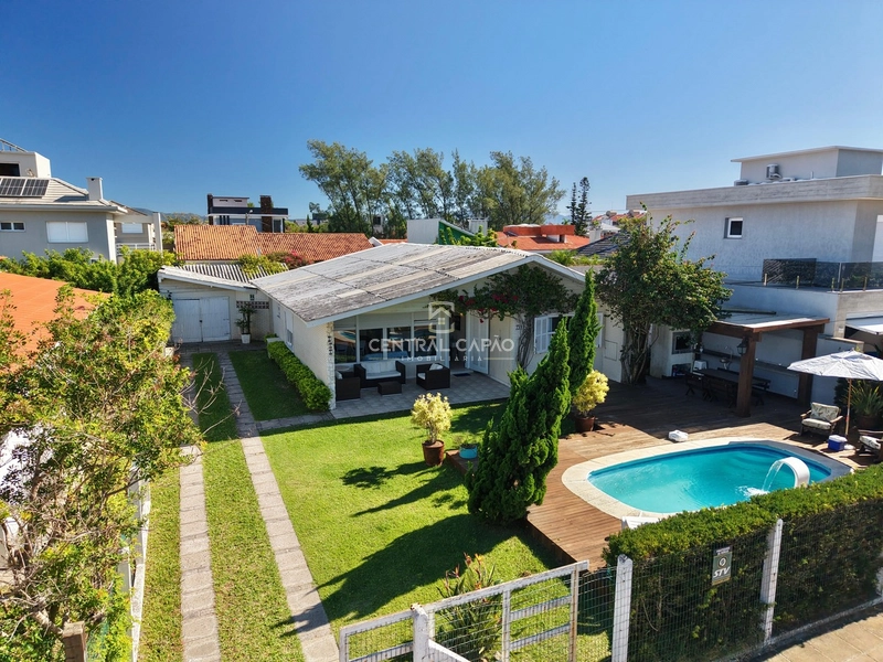 Casa 4 dormitórios próxima ao mar, à venda em Atlântida: 1ª foto da galeria de imagens do imóvel