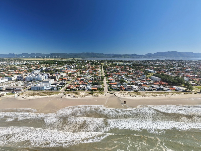 Casa 4 dormitórios próxima ao mar, à venda em Atlântida: 5ª foto da galeria de imagens do imóvel