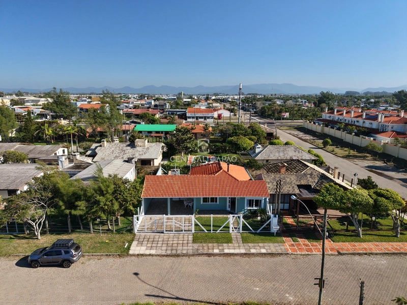 Casa à venda próxima ao mar no bairro Marina em Xangri-Lá: 1ª foto da galeria de imagens do imóvel