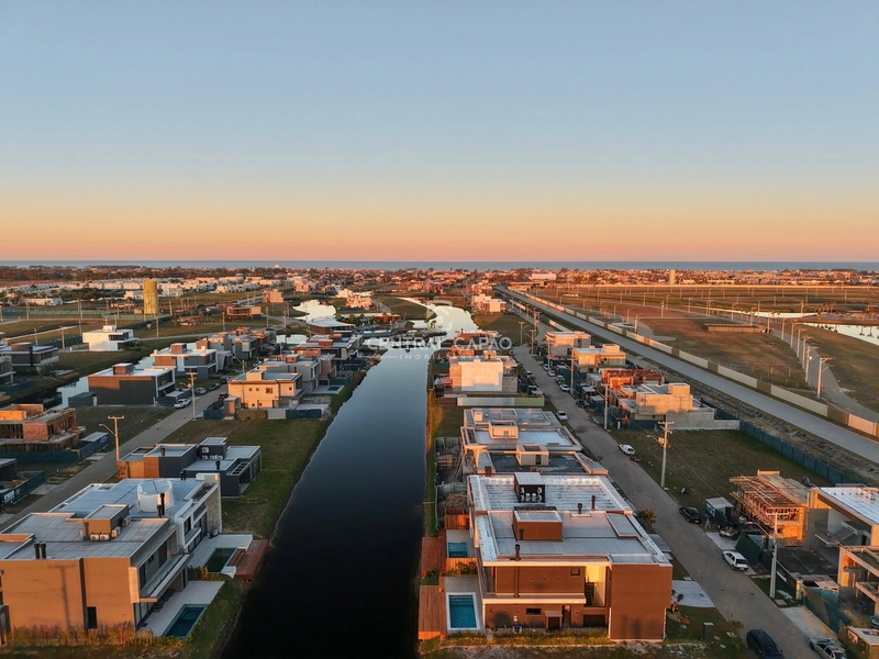 Sobrado beira lago à venda com clube de lazer completo no cond Zen: 37ª foto da galeria de imagens do imóvel