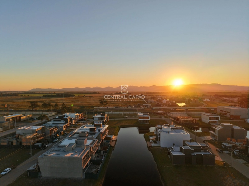 Sobrado beira lago à venda com clube de lazer completo no cond Zen: 3ª foto da galeria de imagens do imóvel