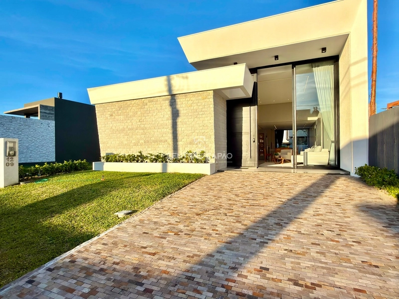 Casa mobiliada e decorada à venda no condomínio Sunset: 1ª foto da galeria de imagens do imóvel