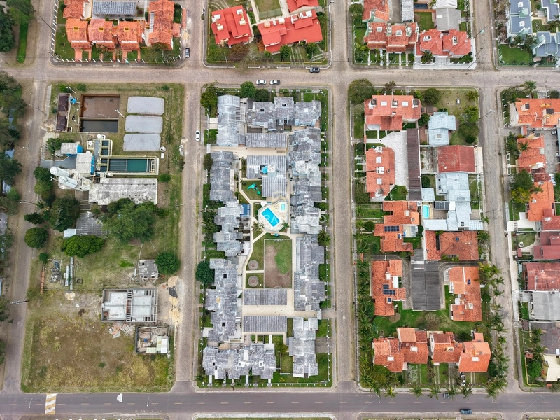 Sobrado em condomínio com piscina em Capão Novo: 27ª foto da galeria de imagens do imóvel