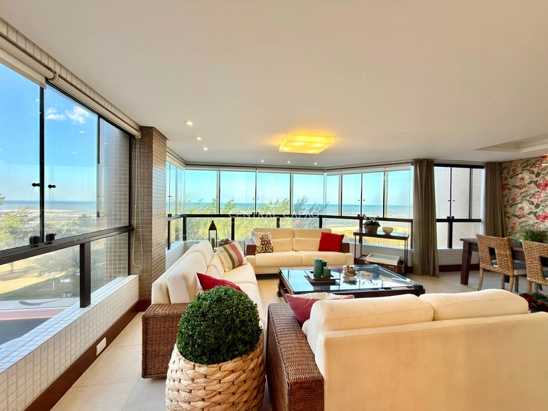 Apartamento 4 dormitórios de frente para o mar