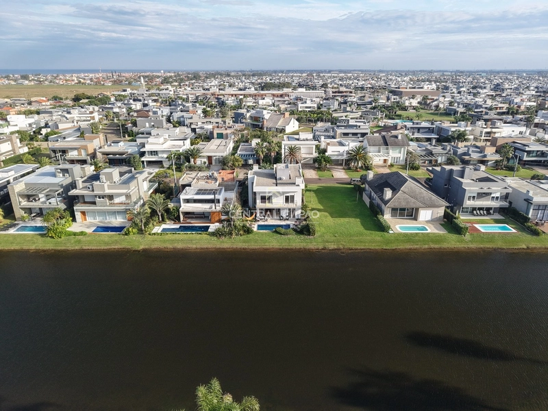 Sobrado 4 suítes beira lago: 54ª foto da galeria de imagens do imóvel