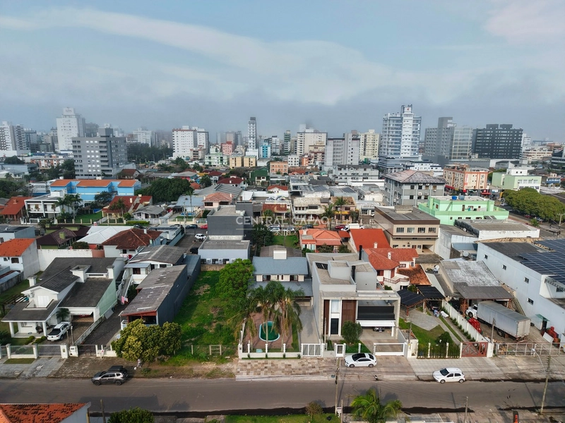 Sobrado 3 dormitórios mobiliada e decorada com piscina: 40ª foto da galeria de imagens do imóvel