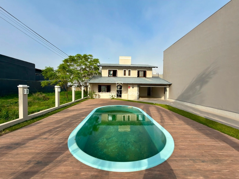 Sobrado 3 dormitórios mobiliada e decorada com piscina: 2ª foto da galeria de imagens do imóvel