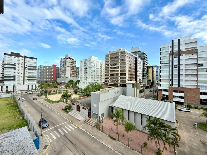 Apartamento 3 dormitórios de frente para praça à venda em Capão: 8ª foto da galeria de imagens do imóvel