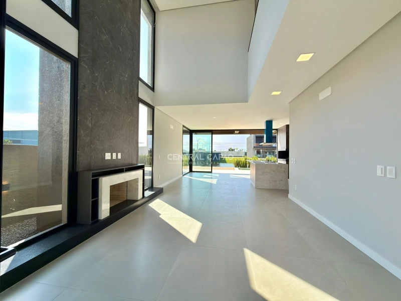 Residência conteporânea beira lago no condomínio Zen: 4ª foto da galeria de imagens do imóvel