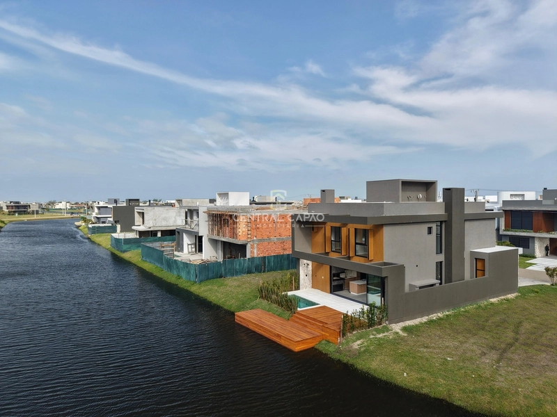 Residência conteporânea beira lago no condomínio Zen: 2ª foto da galeria de imagens do imóvel