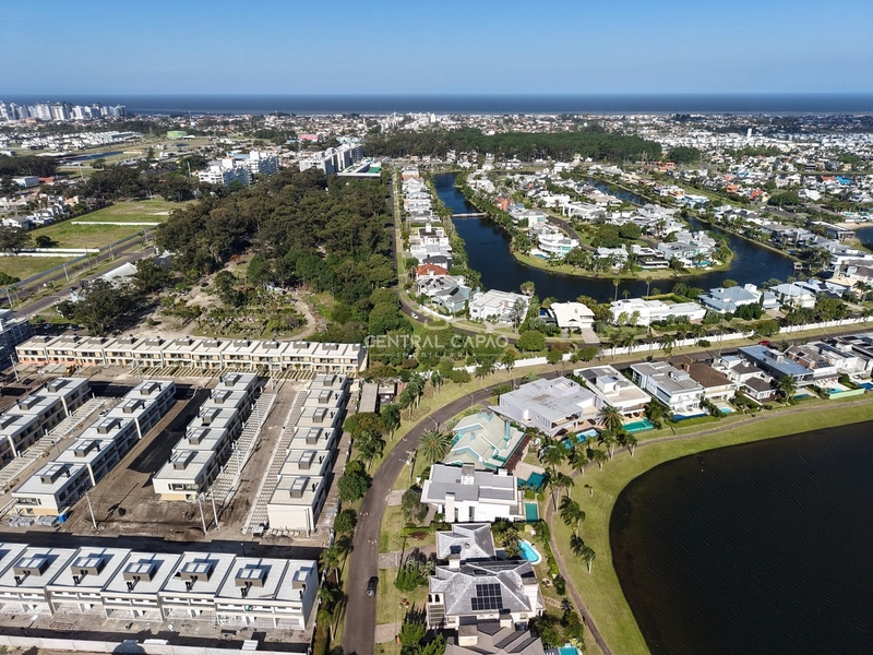 Casa 4 suítes beira lago no condomínio Bosques de Atlântida: 69ª foto da galeria de imagens do imóvel