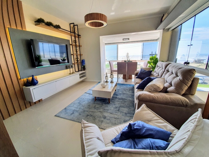 Apartamento de 2 dormitórios Mobiliado & Decorado na Beira Mar