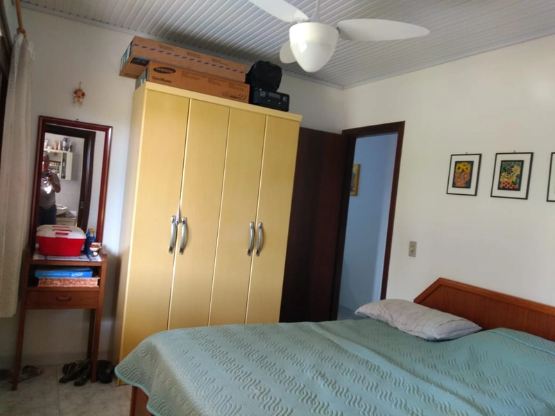 Casa de 3 dormitórios com piscina: 6ª foto da galeria de imagens do imóvel