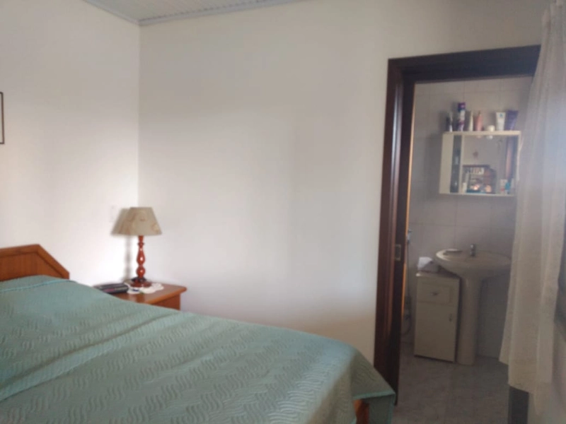 Casa de 3 dormitórios com piscina: 7ª foto da galeria de imagens do imóvel