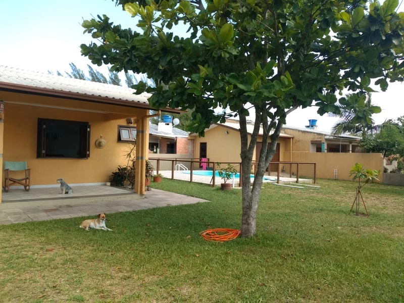 Casa de 3 dormitórios com piscina: 11ª foto da galeria de imagens do imóvel