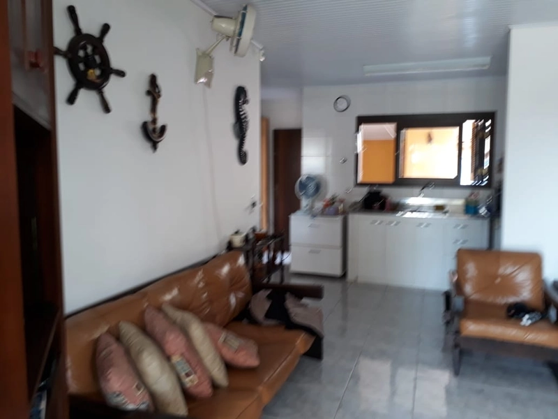 Casa de 3 dormitórios com piscina: 14ª foto da galeria de imagens do imóvel