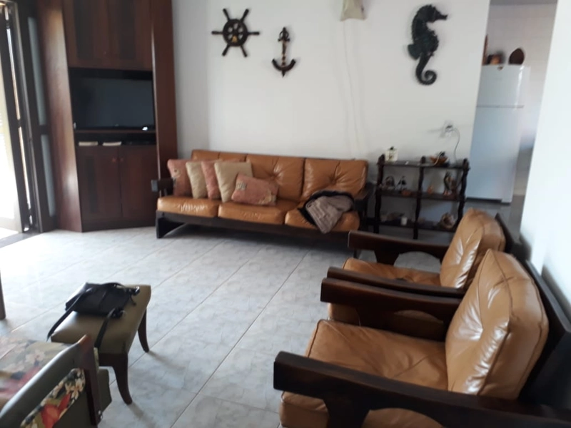 Casa de 3 dormitórios com piscina: 15ª foto da galeria de imagens do imóvel