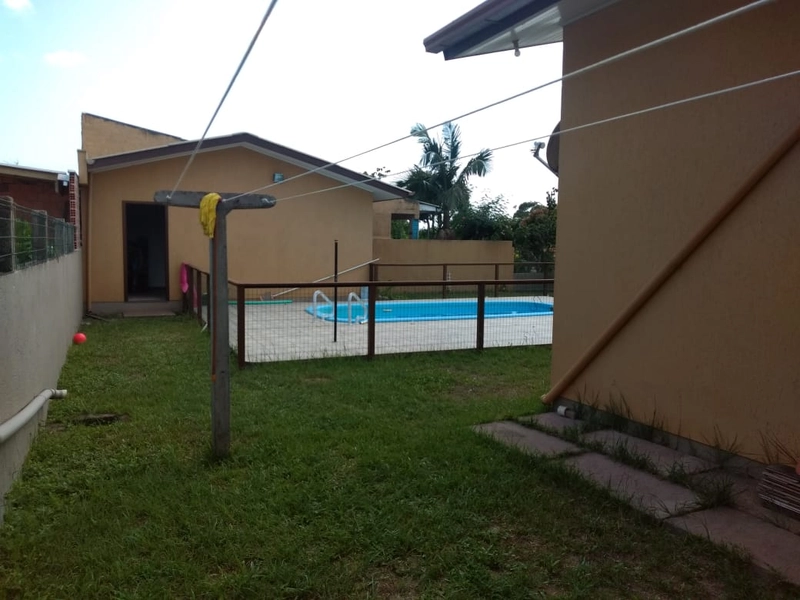 Casa de 3 dormitórios com piscina: 16ª foto da galeria de imagens do imóvel