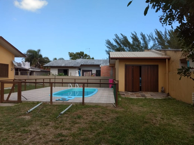 Casa de 3 dormitórios com piscina: 17ª foto da galeria de imagens do imóvel