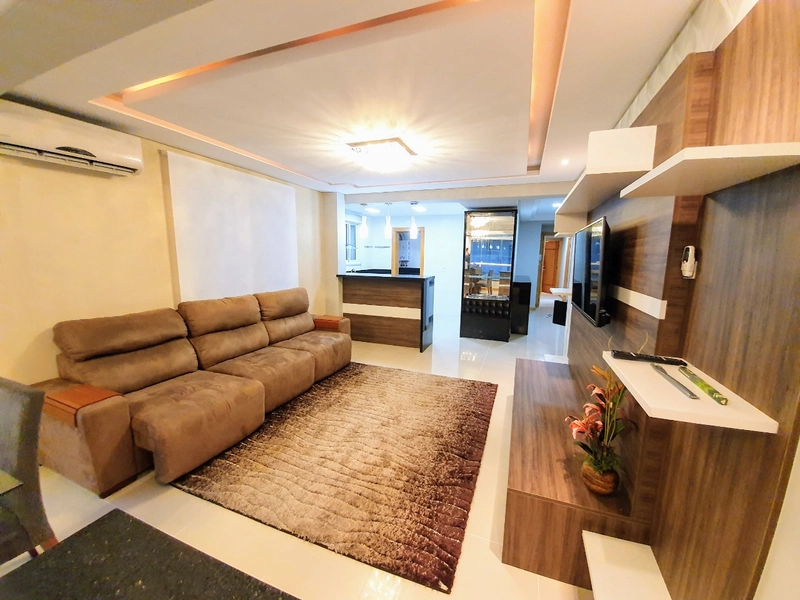 Amplo apartamento mobiliado junto à praça Luis Bassani: 2ª foto da galeria de imagens do imóvel