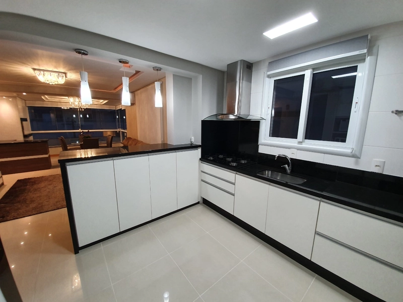 Amplo apartamento mobiliado junto à praça Luis Bassani: 6ª foto da galeria de imagens do imóvel