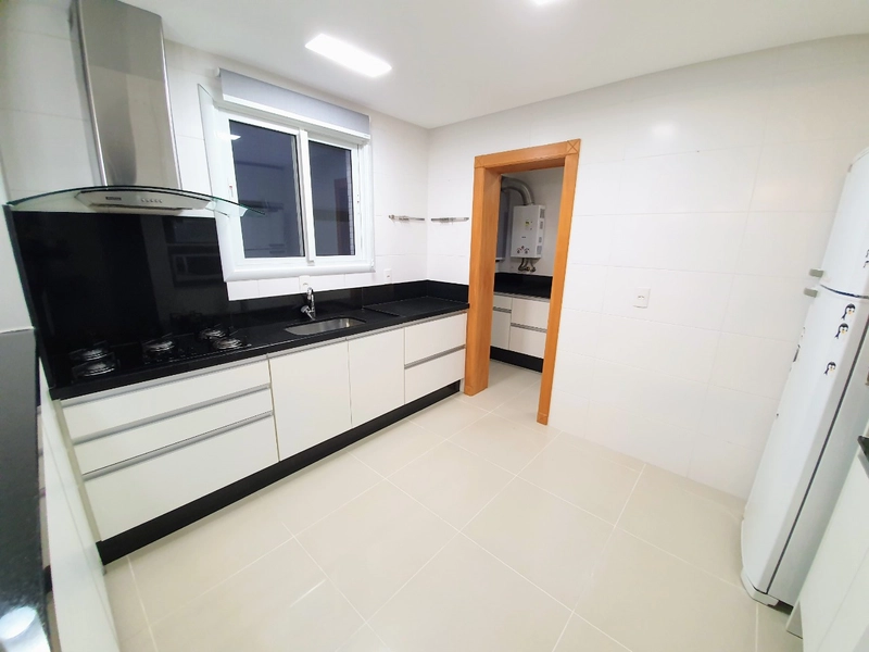 Amplo apartamento mobiliado junto à praça Luis Bassani: 8ª foto da galeria de imagens do imóvel
