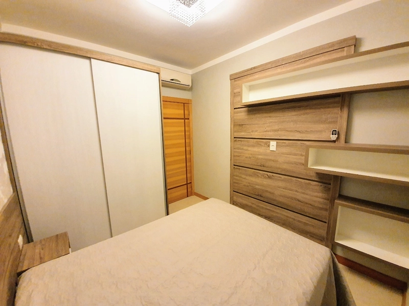 Amplo apartamento mobiliado junto à praça Luis Bassani: 10ª foto da galeria de imagens do imóvel