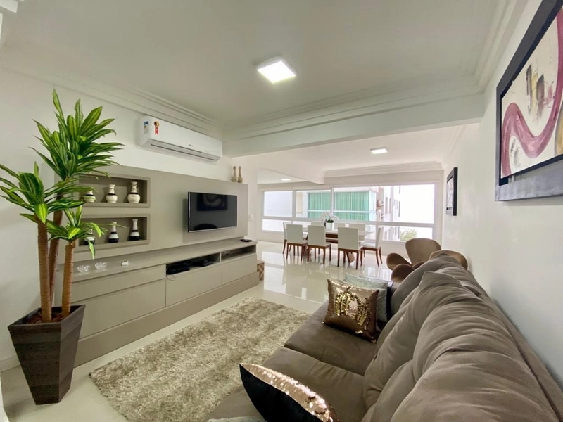 Apartamento 4 dormitórios com vista para o mar!: 1ª foto da galeria de imagens do imóvel