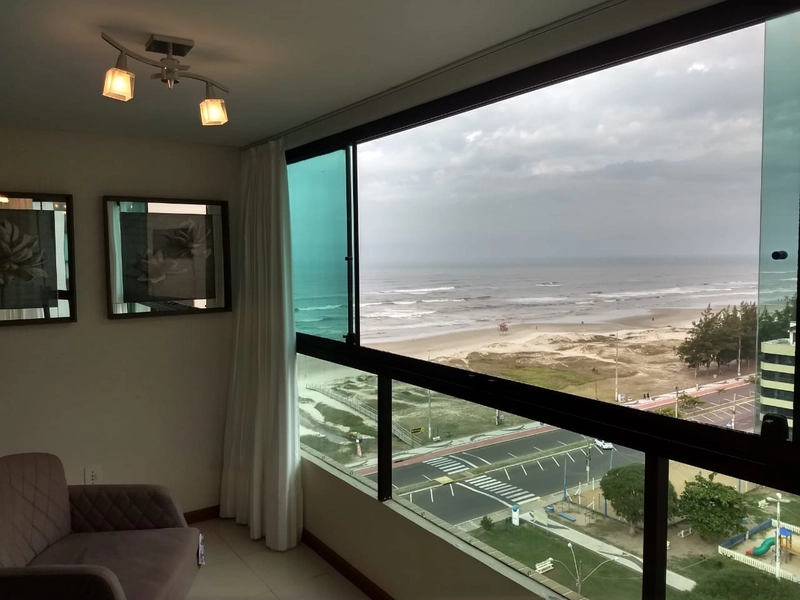 Apartamento decorado e mobiliado com vista para o mar