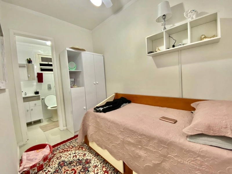 Amplo decorado com sacada de frente com vaga e vista para o mar: 15ª foto da galeria de imagens do imóvel
