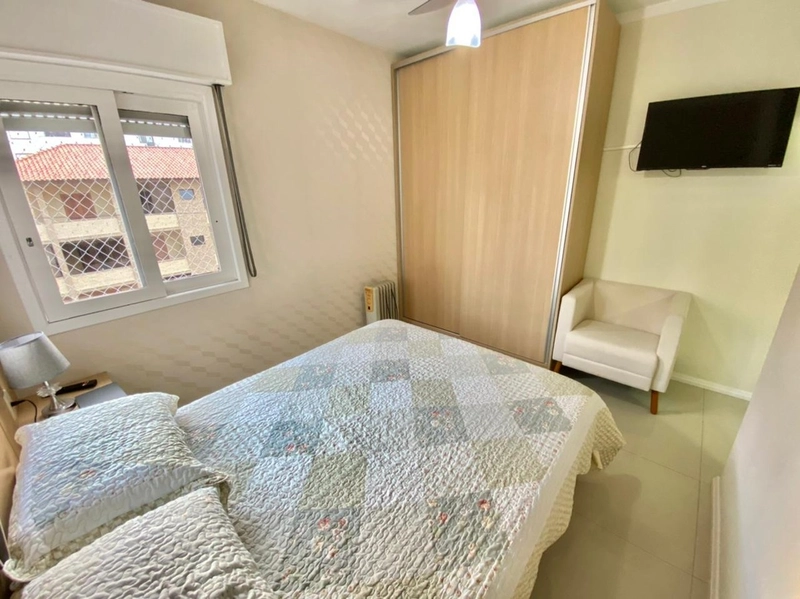 Amplo decorado com sacada de frente com vaga e vista para o mar: 12ª foto da galeria de imagens do imóvel
