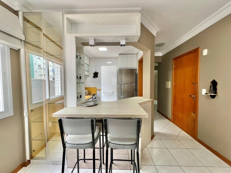 Apartamento de dois dormitórios decorado e mobiliado com terraço: 8ª foto da galeria de imagens do imóvel
