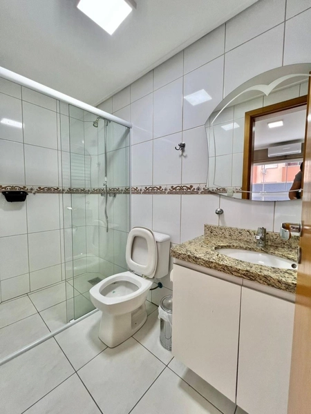 Apartamento de dois dormitórios decorado e mobiliado com terraço: 2ª foto da galeria de imagens do imóvel