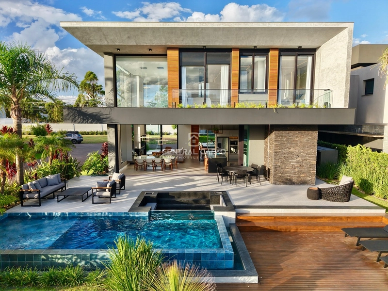 Sobrado 5 suítes beira lago no condomínio Malibu à venda: 2ª foto da galeria de imagens do imóvel